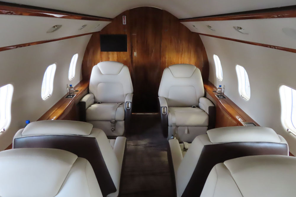 2013 Bombardier Challenger 300 thumbnail 5