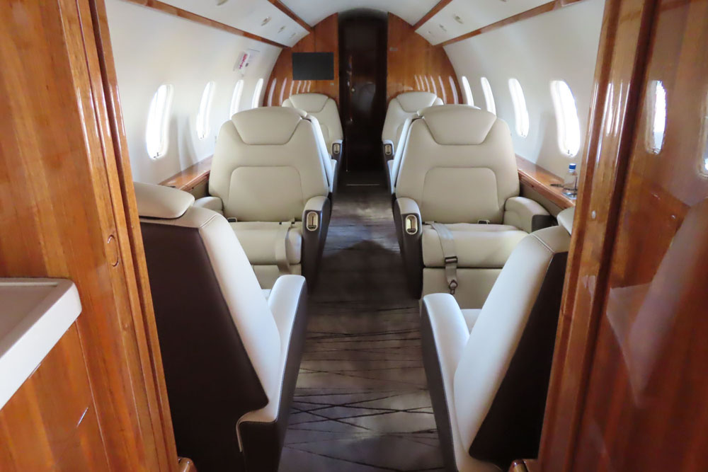 2013 Bombardier Challenger 300 thumbnail 3