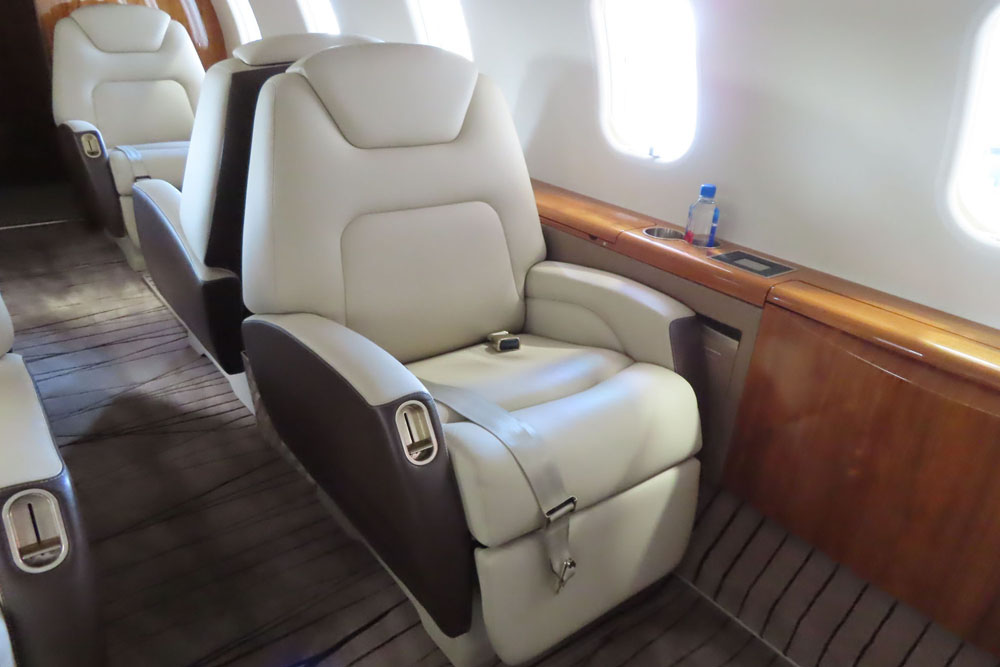 2013 Bombardier Challenger 300 thumbnail 4